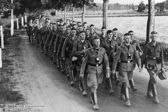 Hitler's Bodyguard Regiment [<i>SS-Leibstandarte Adolf Hitler</i>] during a Six-Day Deployment (1936)